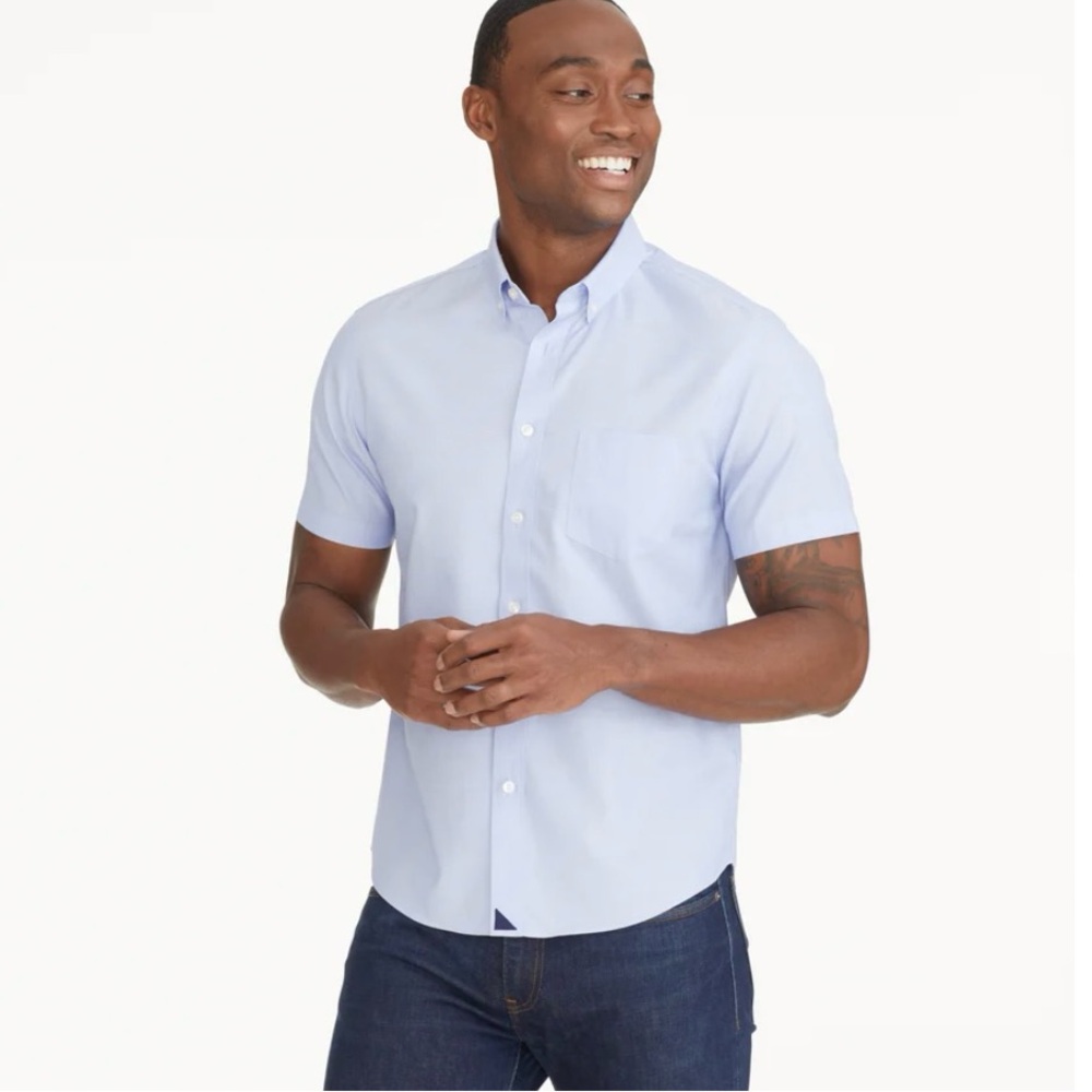 UNTUCKit Short Sleeve Wrinkle Free Button Down size LARGE